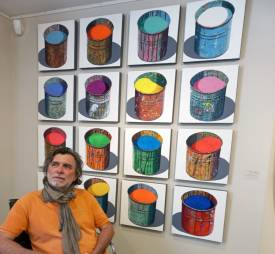 Stéphane BRAUD - Moi-même devant une installation de 16 pots à pigments chez Bel Air Fine Art à Cannes..jpg