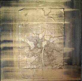 Valérie de LAUBRIERE - sans titre 30X30cm vernis flatting, inclusion de papier,algue et poudre de bronze sur bois 2025