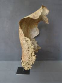 Sylvie LOUDIERES - Lise- Sculpture en papier et dentelle carton- redim REF LS10 2024- Sylvie LOUDIERES 15 juillet 24 (11).JPG