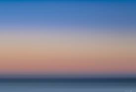 Myriam VÉJUS - série "Abrasion" État de Lumière AB211 Mer Égée, Archipel des Cyclades, Santorin. 2025 . - Photographie et art numérique impression sur plexiglass transparent de 0,5 cm d'épaisseur avec débord de 5 cm et fixation sur entretoises en aluminium.