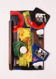 Sylvain ZABETH - 1989 'Staten Island New York' Accumulation d'objets divers avec collage papier et photo sur support en carton, peinture acrylique 66x44cm.jpg