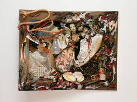 Sylvain ZABETH - 1987 1) New-York usa '11th Street Lower east side' Collage photo avec accumulation d'objets divers sur support carton, peinture acrylique 60x70cm.jpg