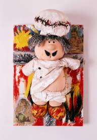 Sylvain ZABETH - 1988 usa.New-York city 'La Crucifixion' personnage en chiffon, collage papier, peinture acrylique et craie sur planche à pain en bois 38x26cm.jpg