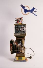 Sylvain ZABETH - 1993 Paris 'Walt Disney' Assemblage de télévision, machine à café, collage papier et objets divers peinture acrylique. 86x34cm.jpg