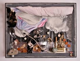 Sylvain ZABETH - 1986 New-York city usa' Nocturne' Pastel gras et crayon, collage papier, accumumlation d'objets divers dans coffre plexiglas 28x36cm (2).jpg